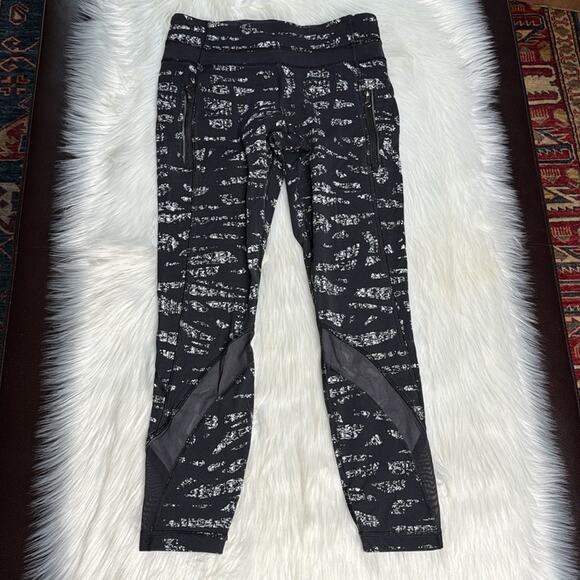 Lululemon Black and White Inspire Tight II - Picture 2 of 6